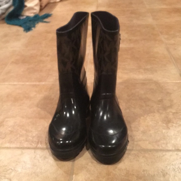 Michael Kors rain boots - Picture 2 of 3